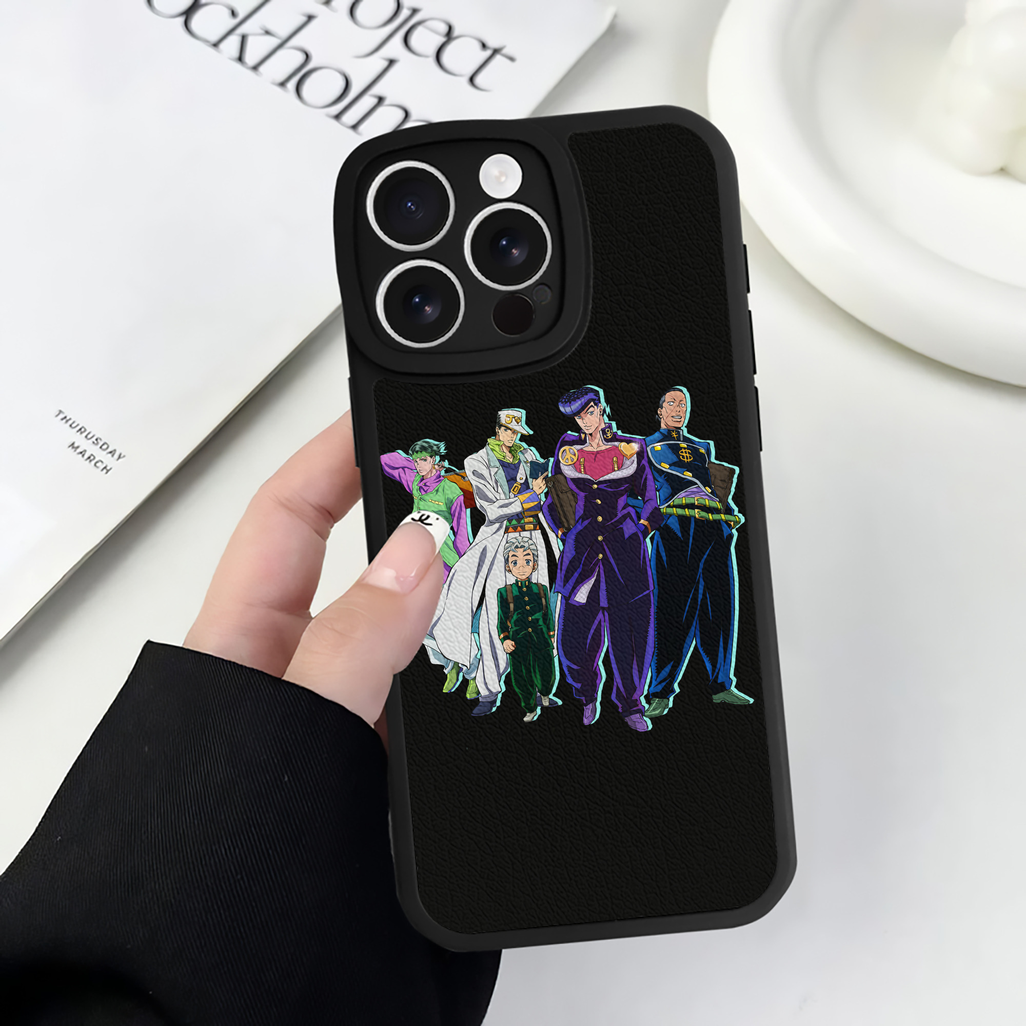 （画像用） ジョジョの奇妙な冒険 JoJo's Bizarre Adventure 【iPhone 16シリーズ対応】シリコンスマホケース（レザー調） 材質：シリコン